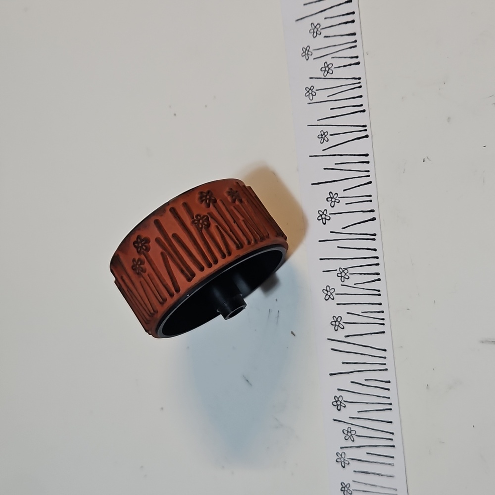 Daisy Field Stampin Round 1" wide wheel stamp